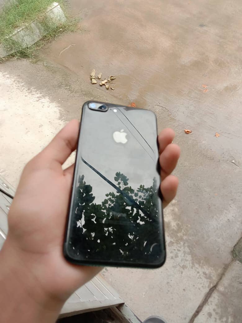 Apple iPhone 7 Plus 1