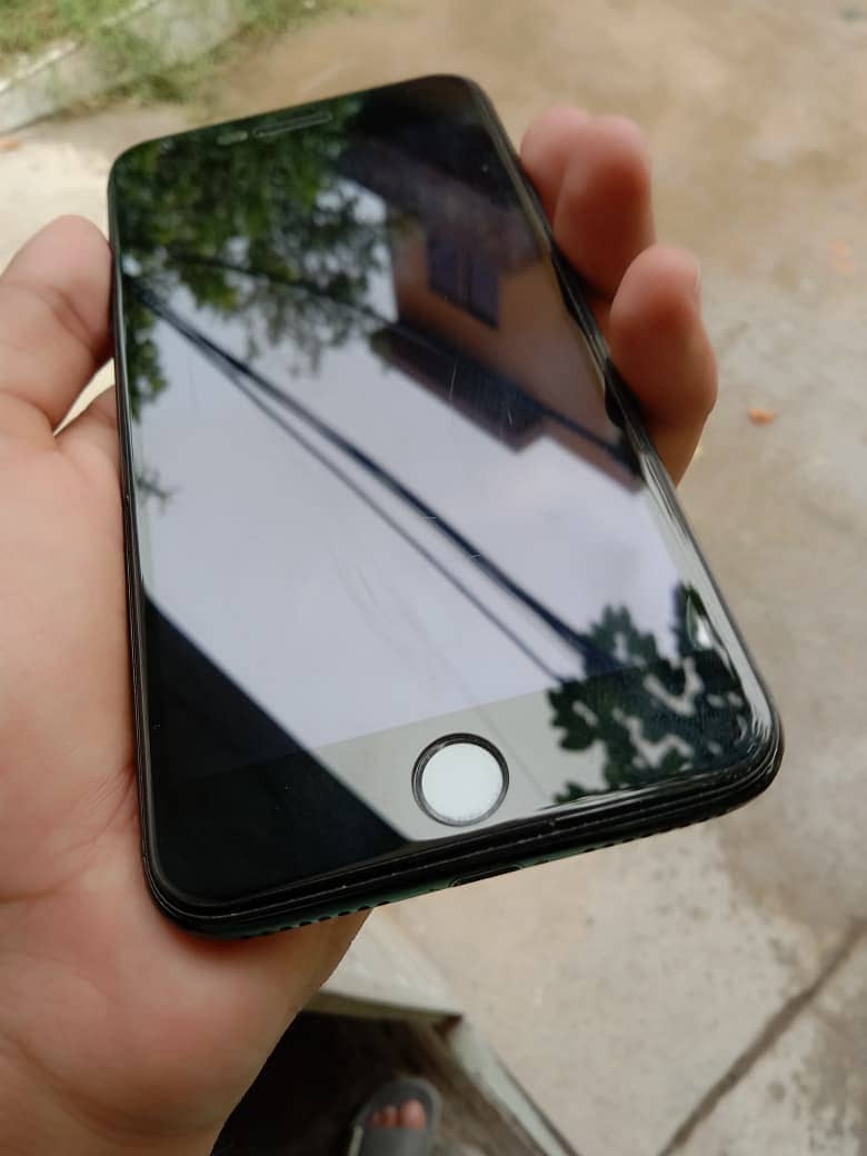 Apple iPhone 7 Plus 3