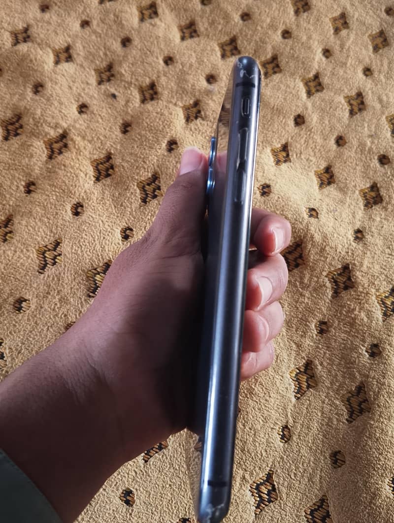 Apple iPhone 11 3