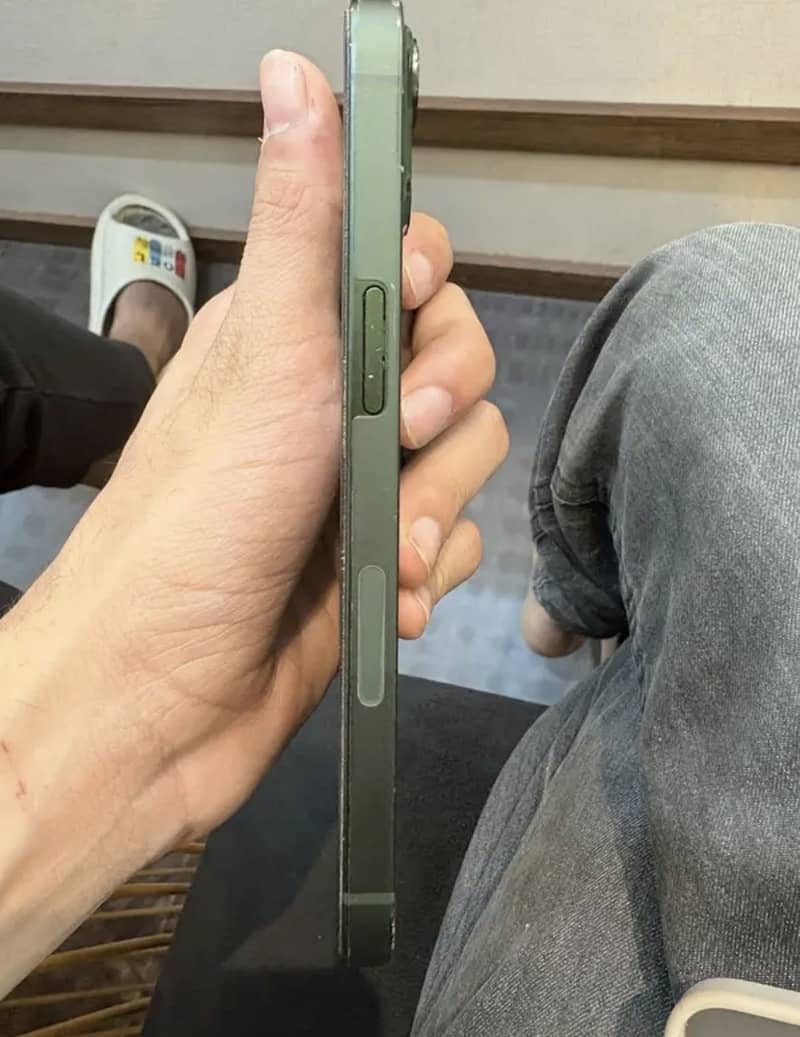 iPhone 13 jv 1