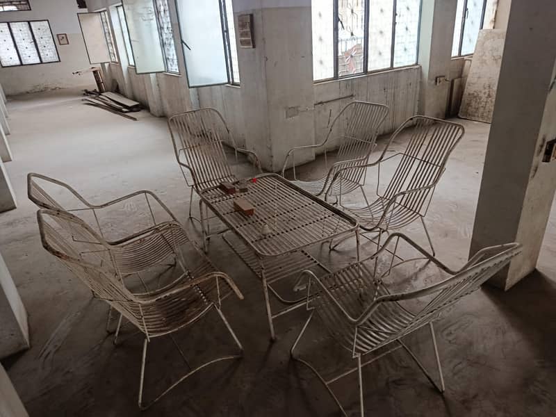 Chairs & Table 0