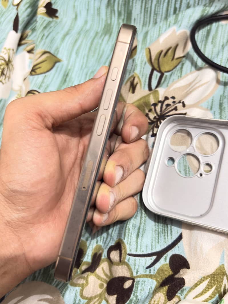 Apple iPhone 16 Pro 5