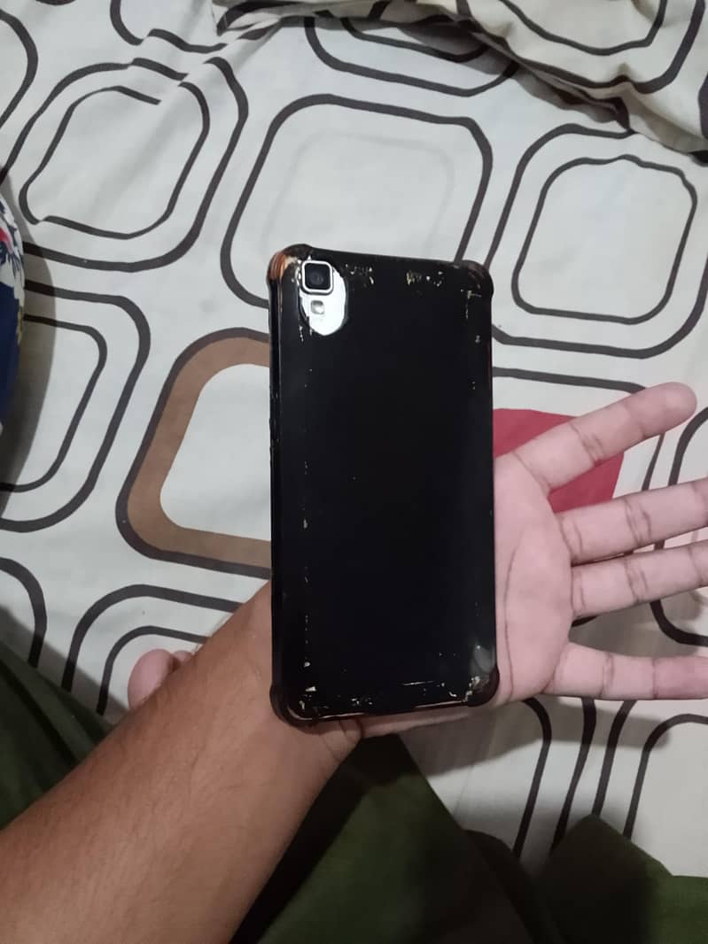 QMobile E1 2