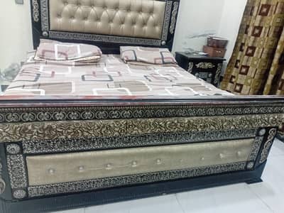Bed side tables and dressing