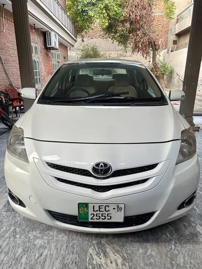Toyota Belta 2006-2009 pearl white colour