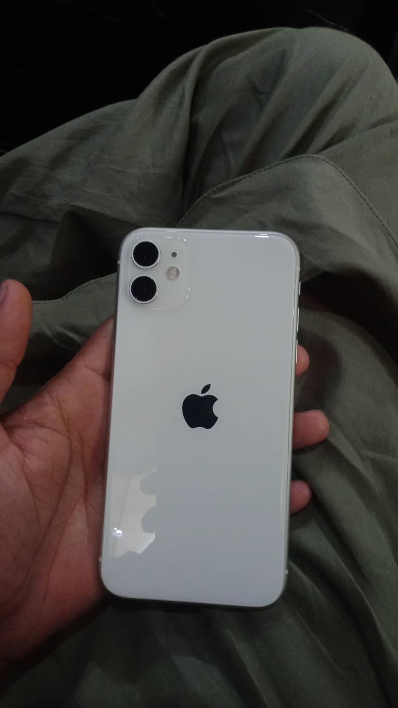 Apple iPhone 11 4