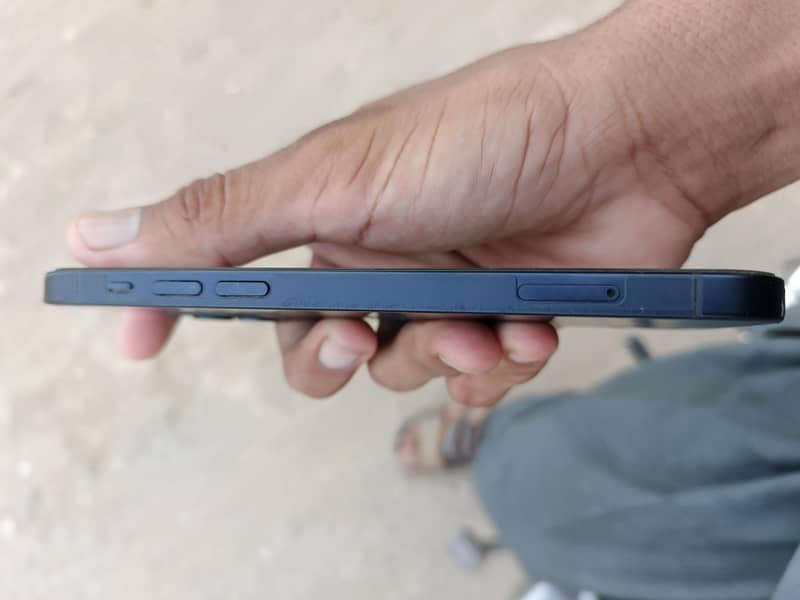Apple iPhone 12 2