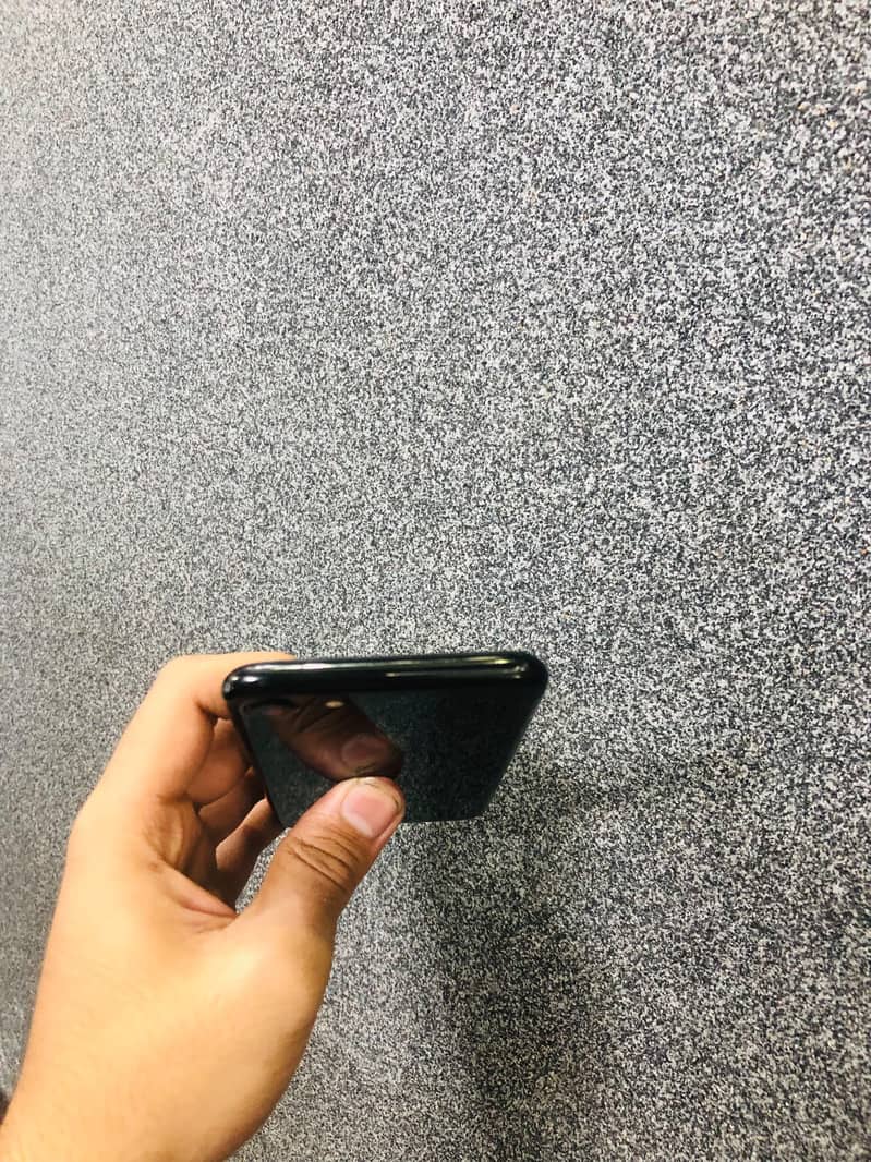 Apple iPhone 7 3