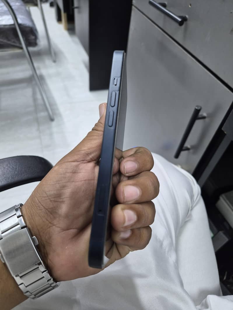 Apple iPhone 13 1