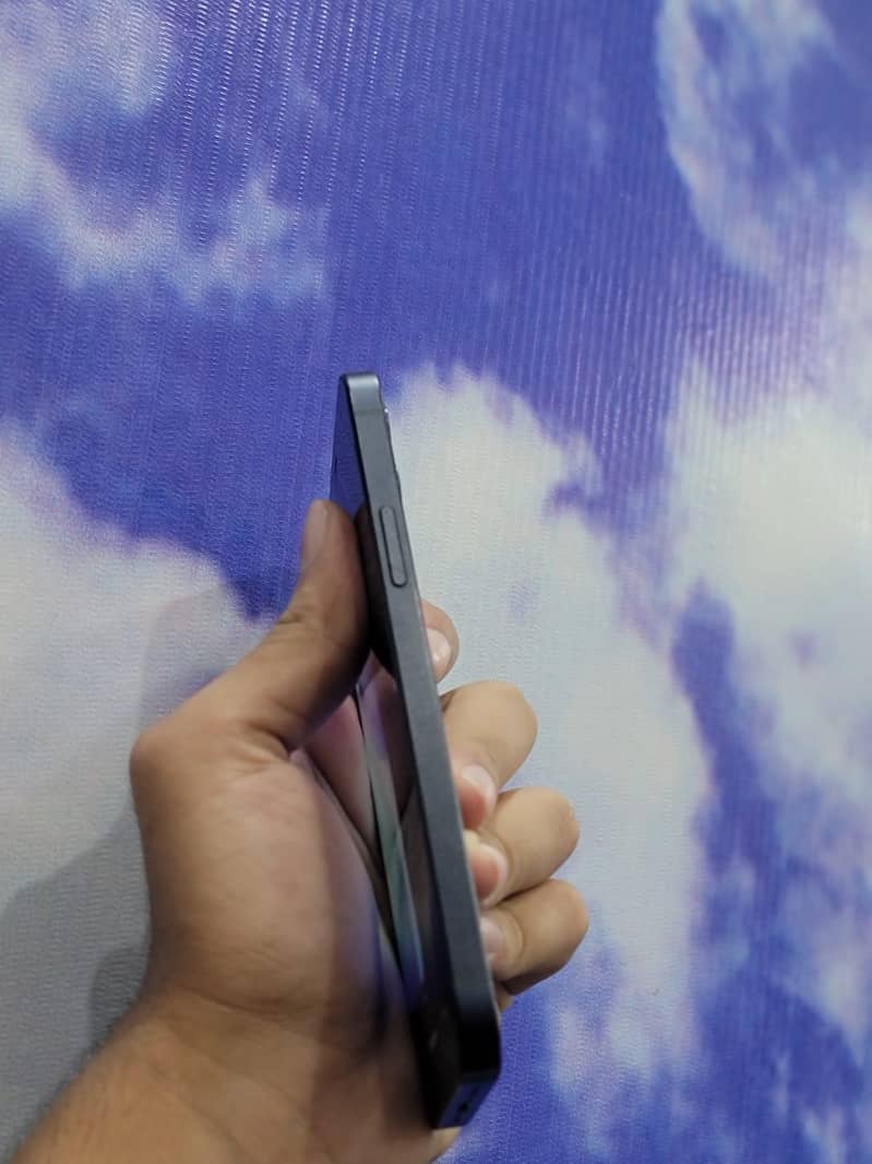 Apple iPhone 12 4