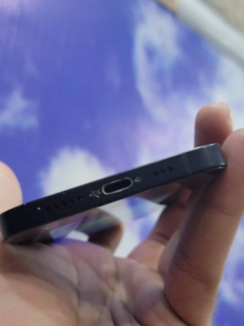Apple iPhone 12 6
