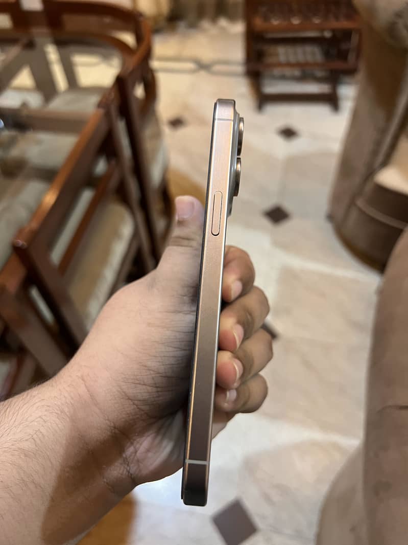 Apple iPhone 15 Pro Max 2