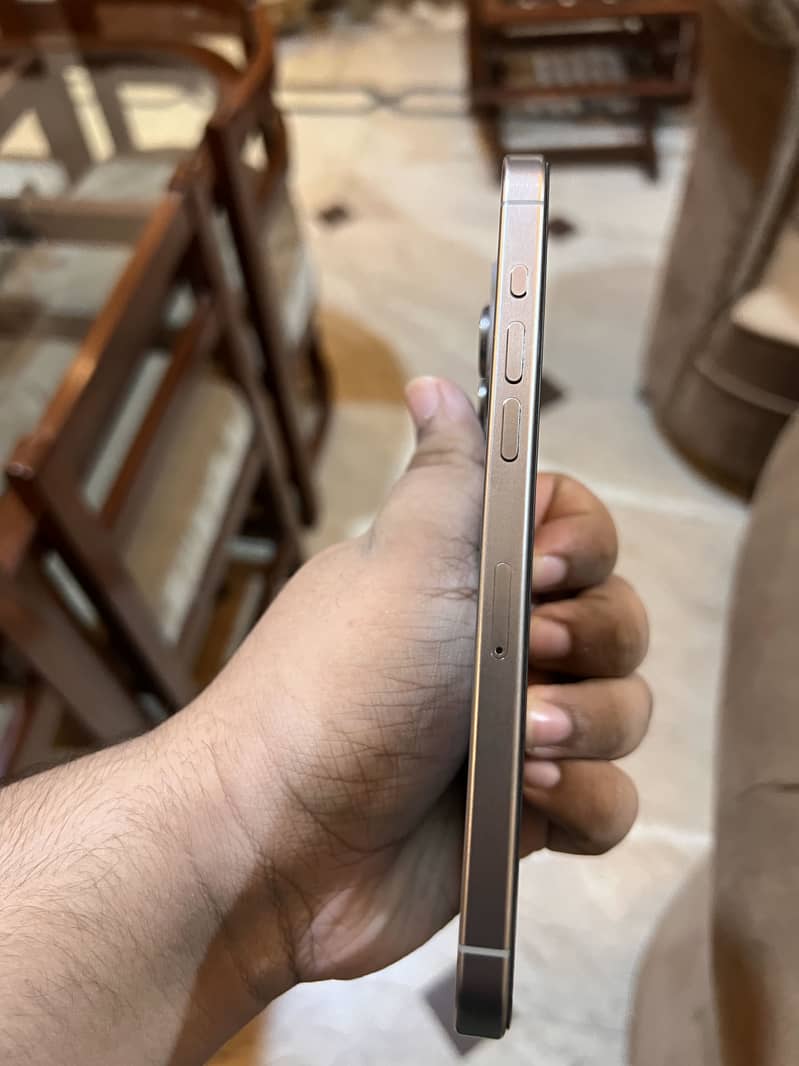 Apple iPhone 15 Pro Max 3