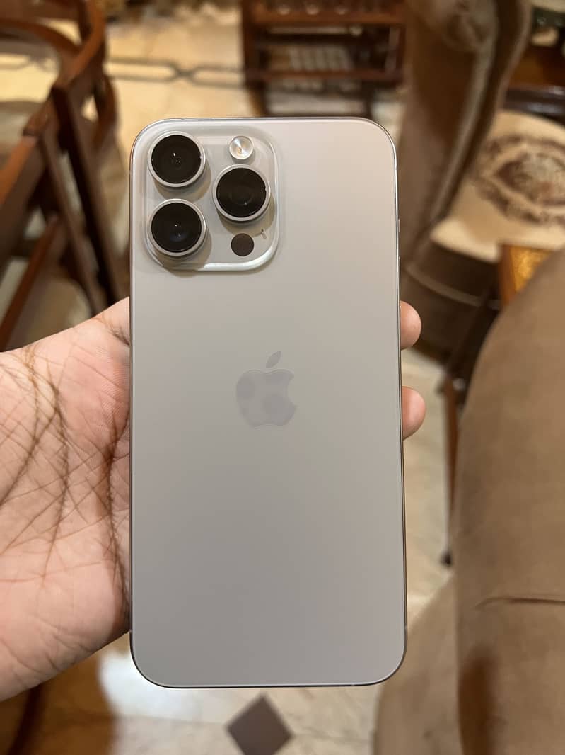 Apple iPhone 15 Pro Max 6