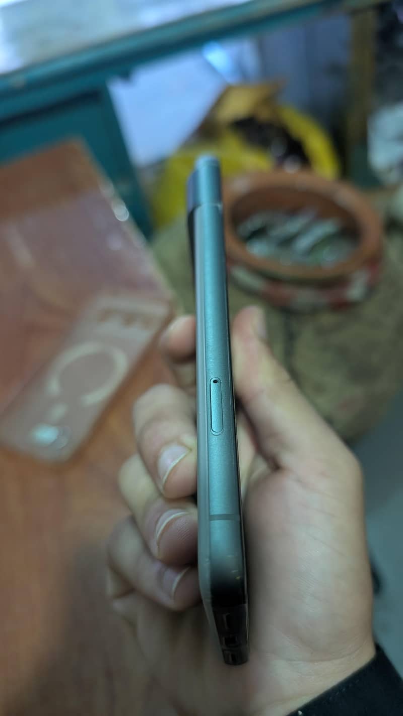 Google Pixel 8 4