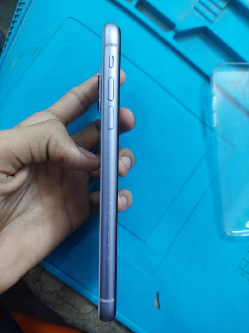 Apple iPhone 11 3