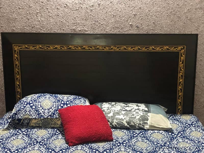 double bed with side tables. . . . . 1
