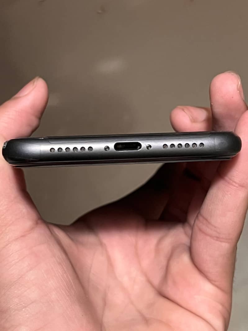 Apple iPhone 11 3