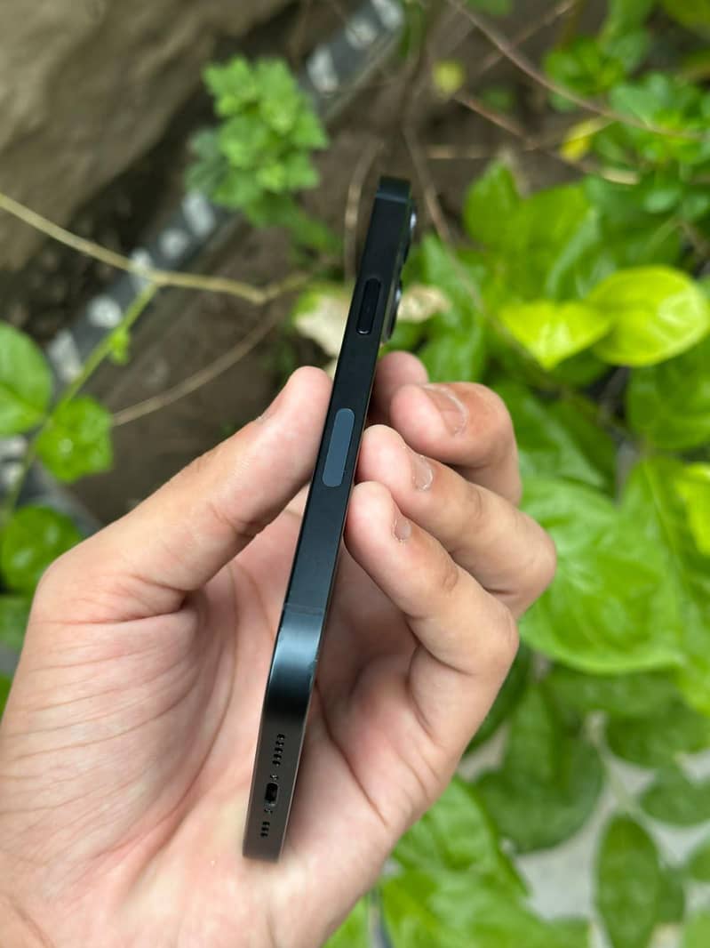 Apple iPhone 13 1