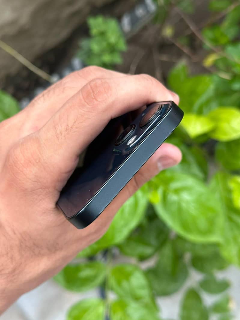 Apple iPhone 13 2