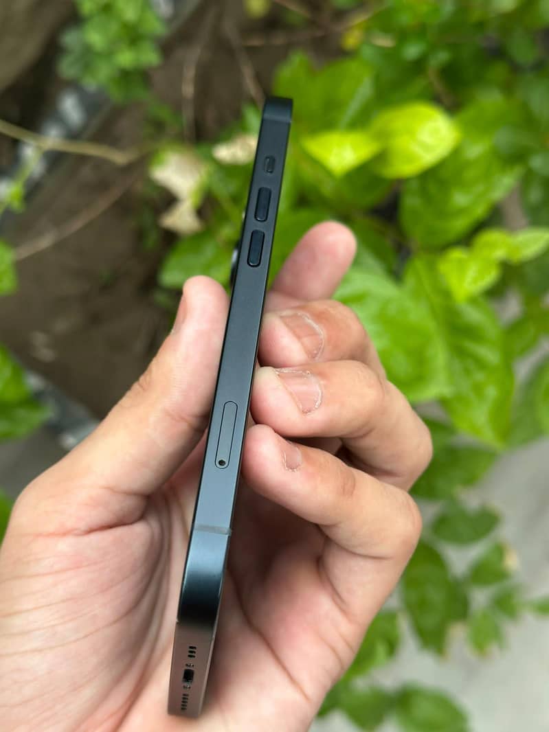 Apple iPhone 13 4