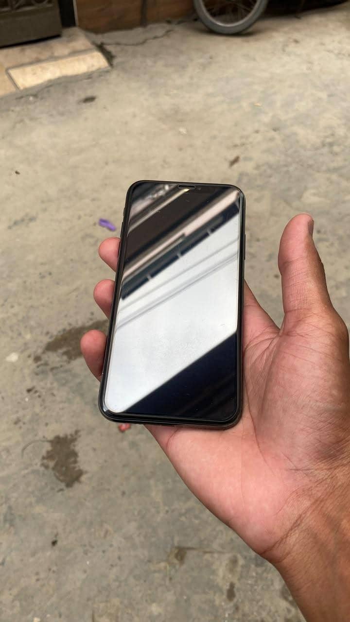 Apple iPhone XS 4