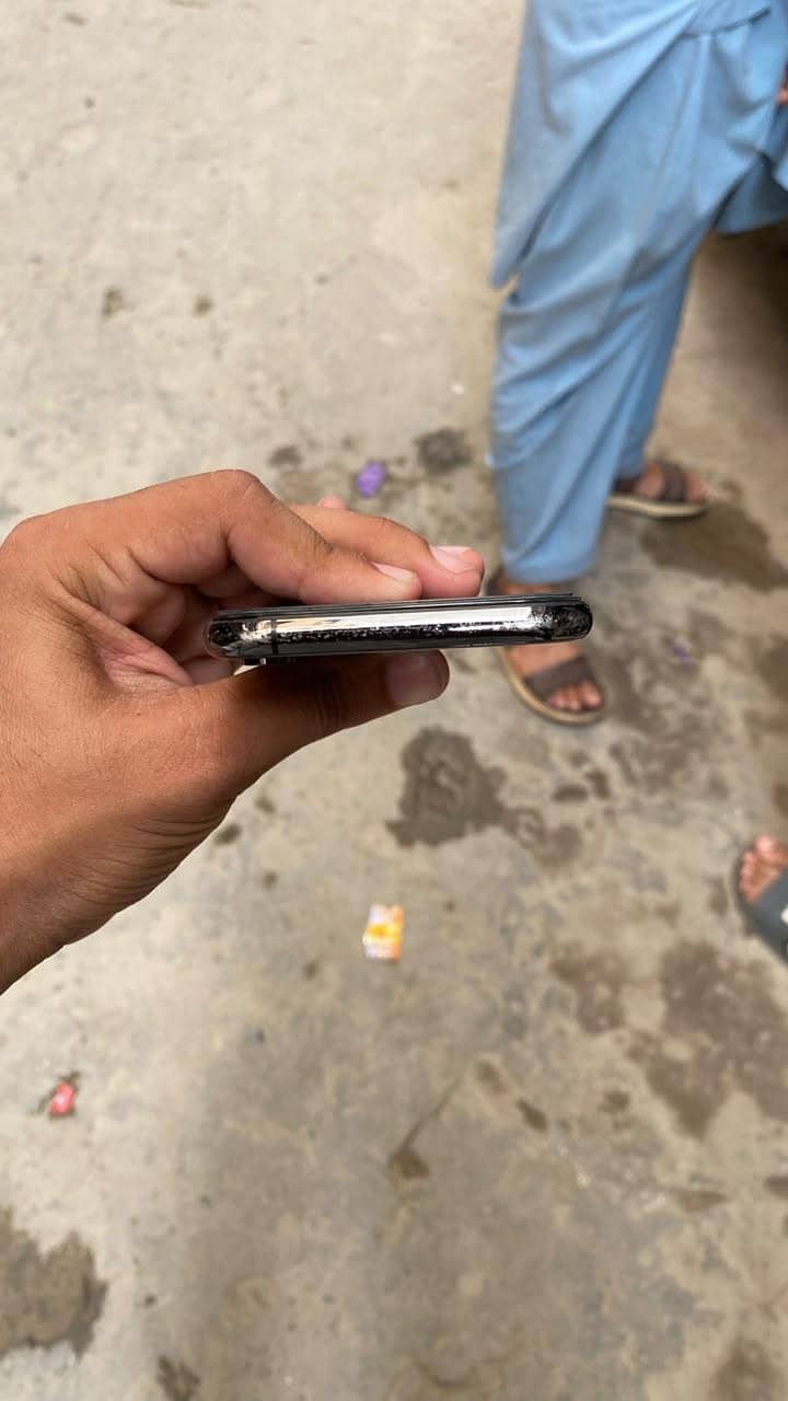 Apple iPhone XS 5
