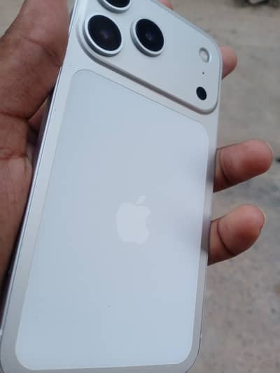 Apple iPhone XR Converter 17 Pro