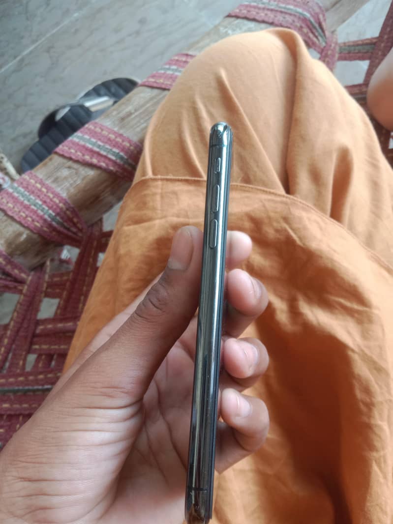 Apple iPhone X 5