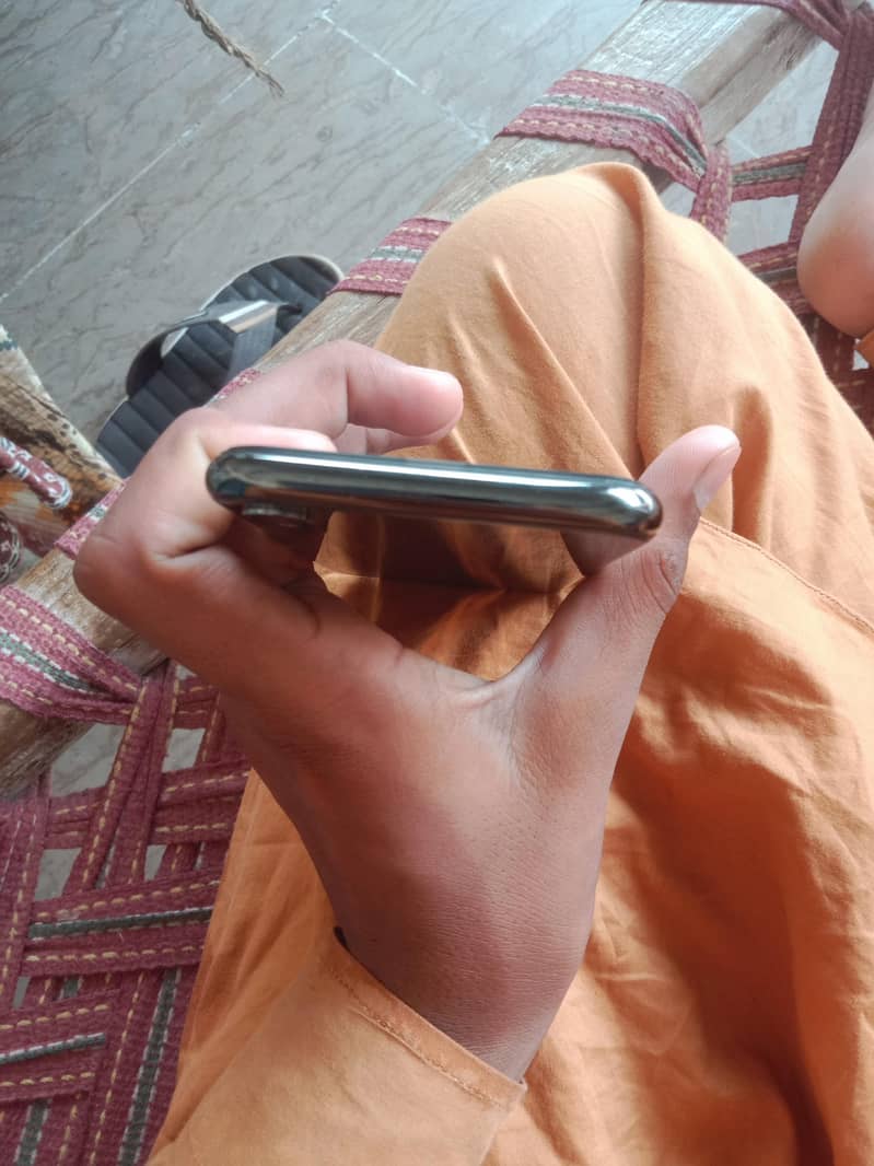 Apple iPhone X 6