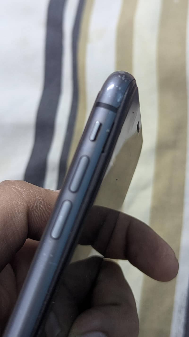 Apple iPhone 11 3