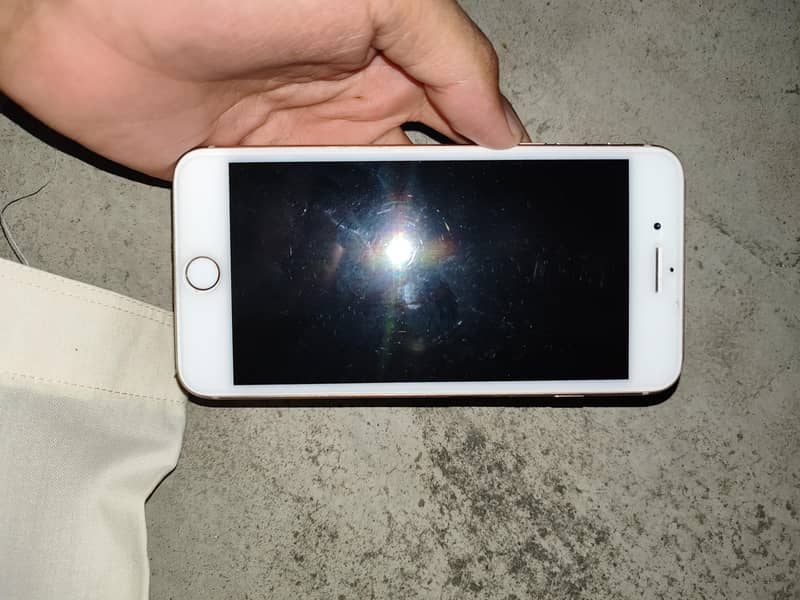 Apple iPhone 8 Plus 0