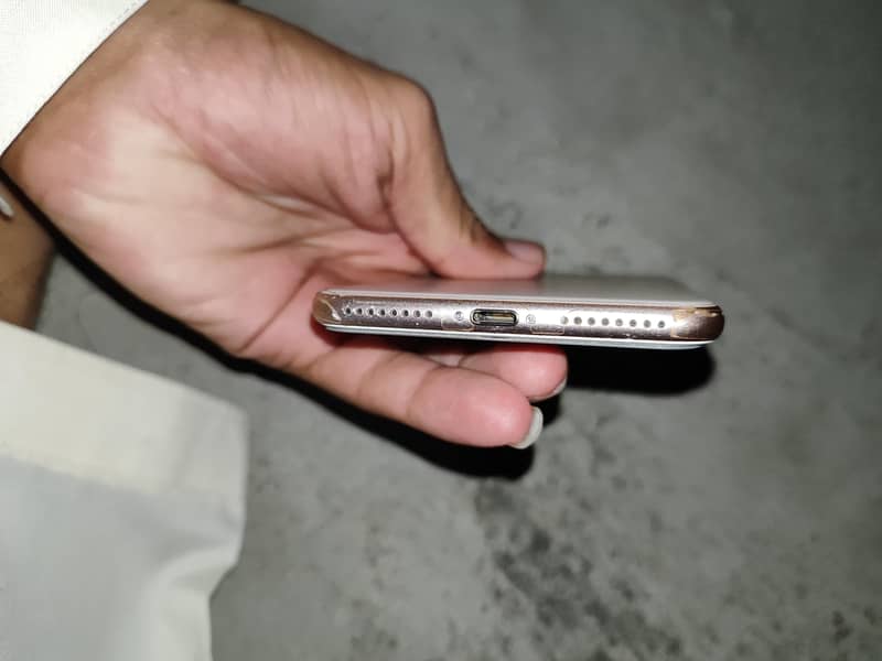 Apple iPhone 8 Plus 4