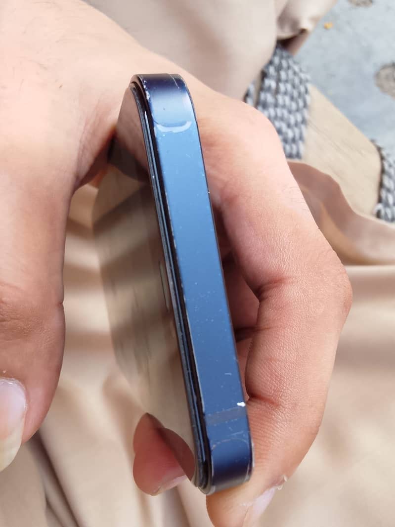 Apple iPhone 12 3