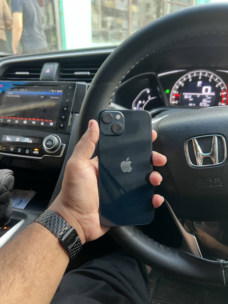 Apple iPhone 13 2
