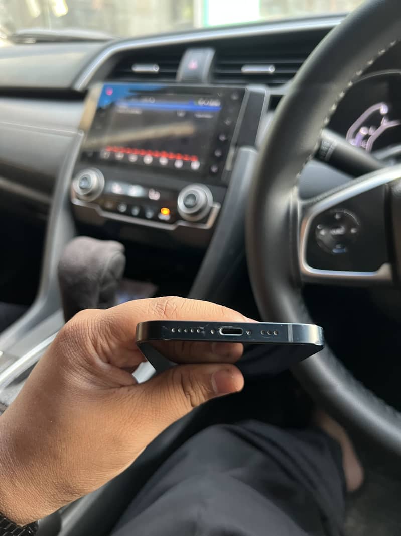 Apple iPhone 13 5