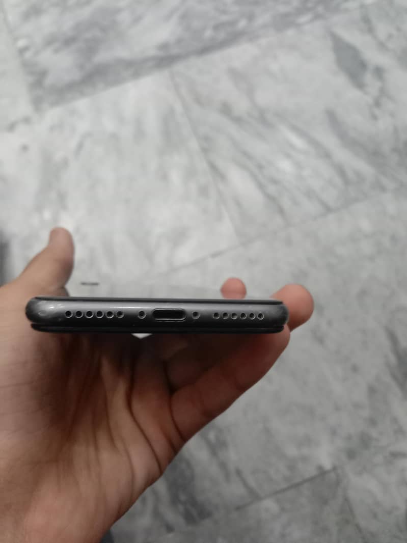 Apple iPhone 8 6