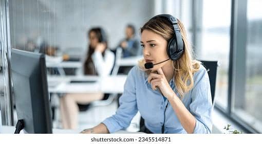 customer service agent female