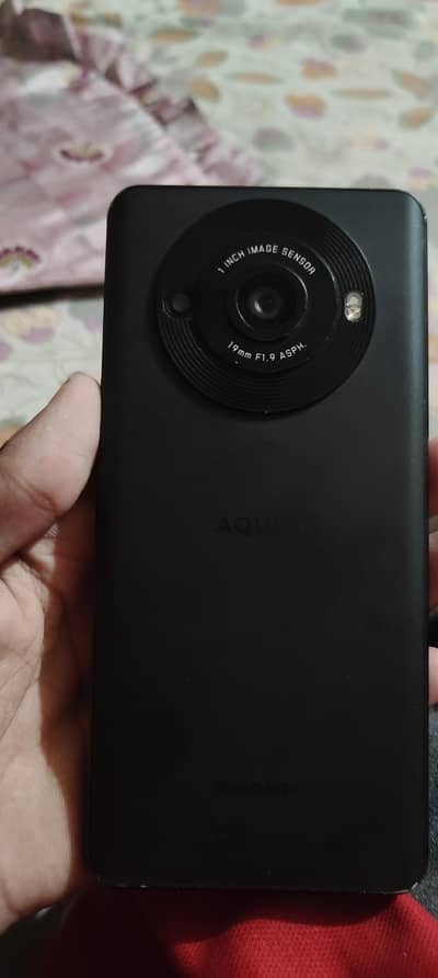 Sharp Aquos R8s pro