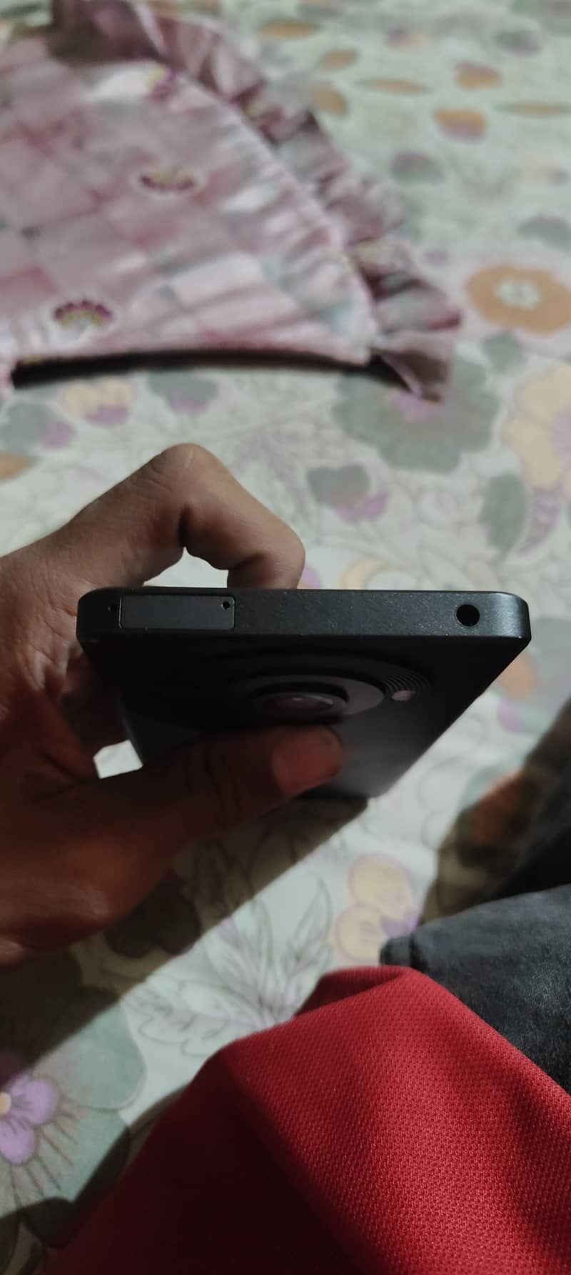 Sharp Aquos R8s pro 3