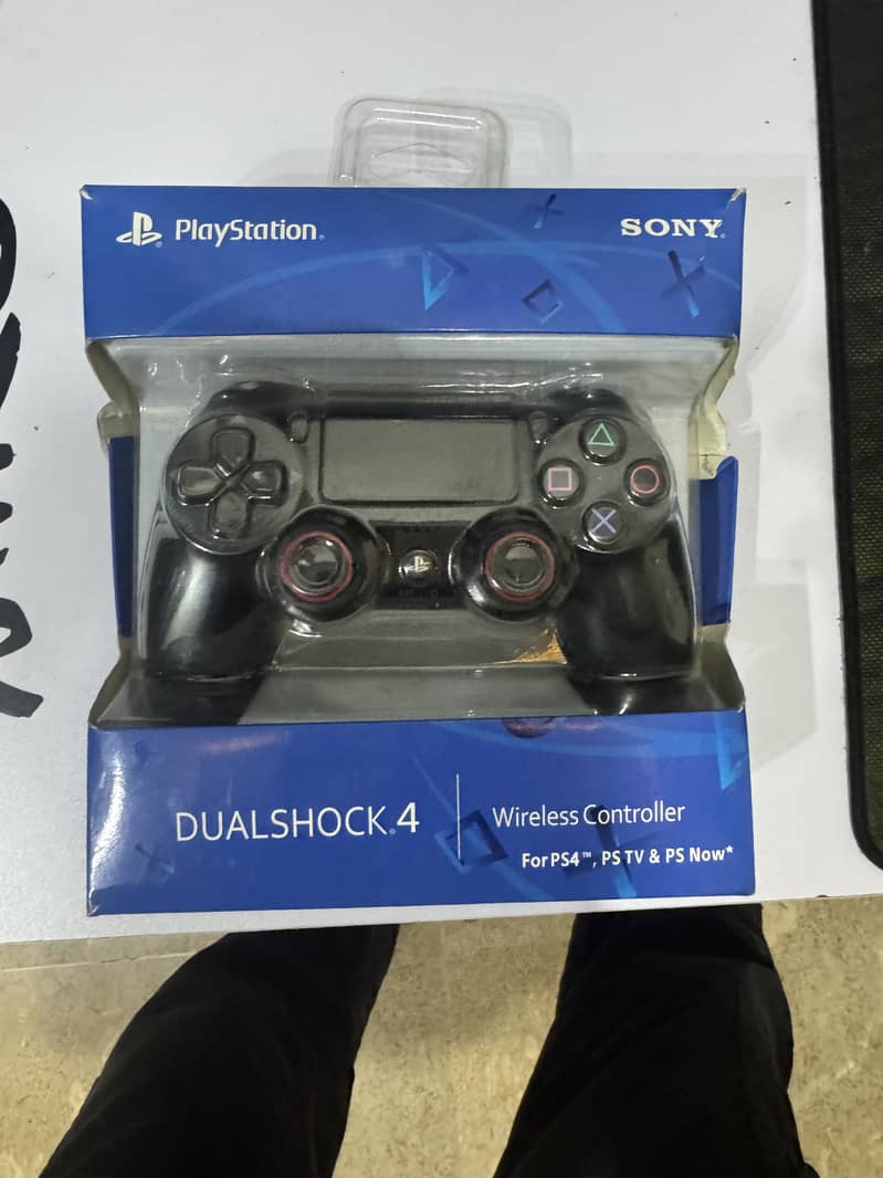 PS4 DualShock 4 Controller 0