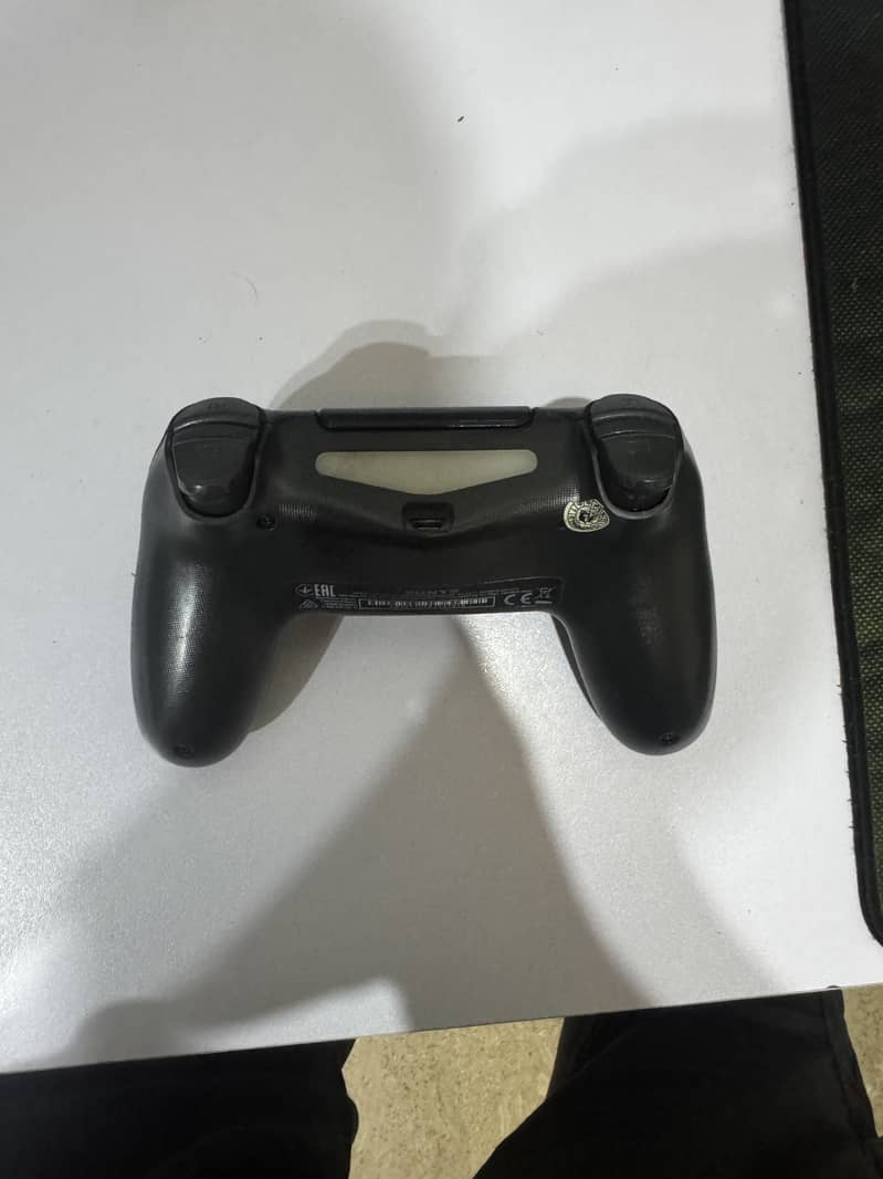 PS4 DualShock 4 Controller 1