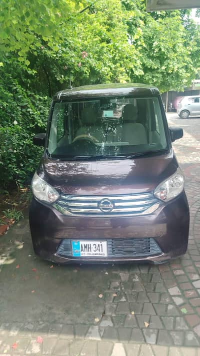 Nissan Roox 2015