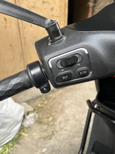 Revoo scooty graphene battery