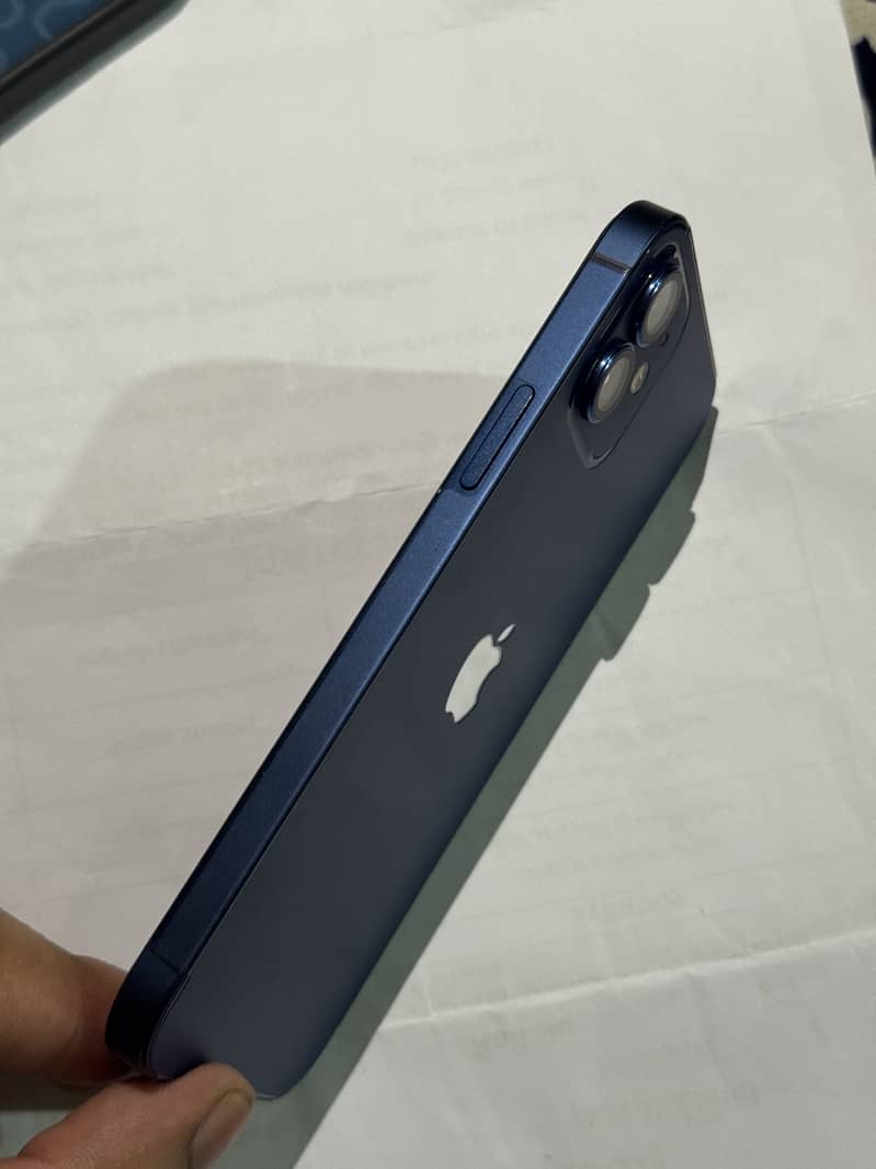 Apple iPhone 12 3