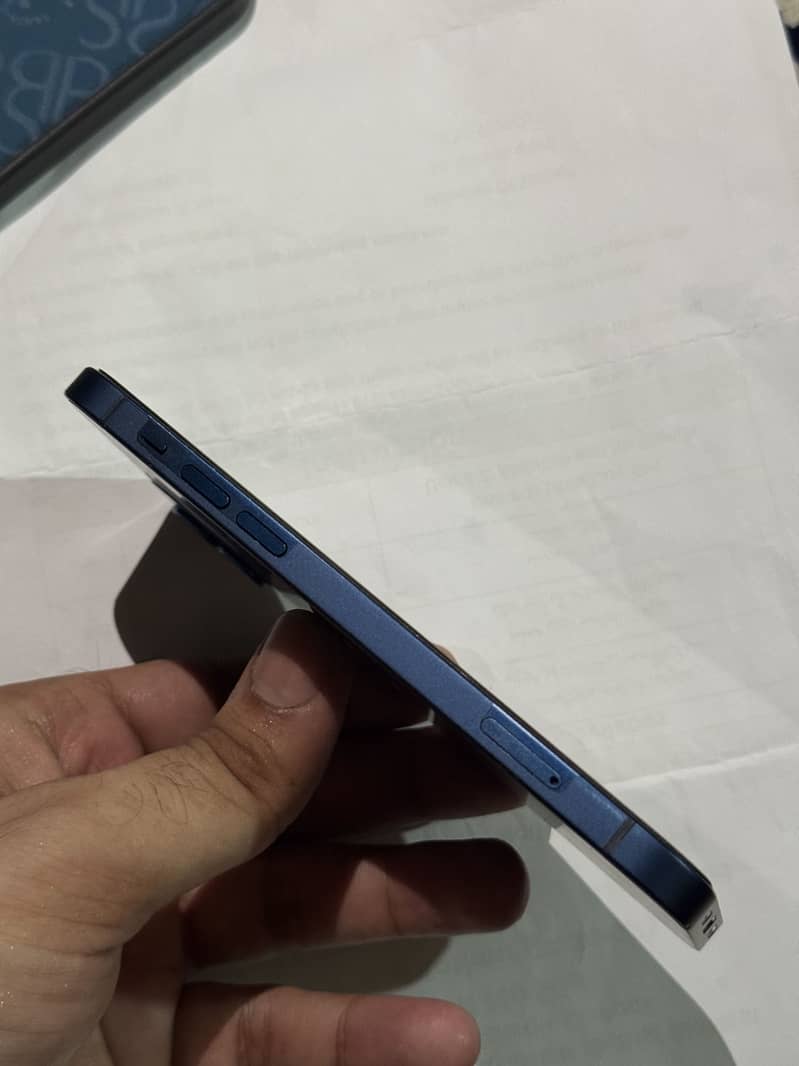 Apple iPhone 12 6