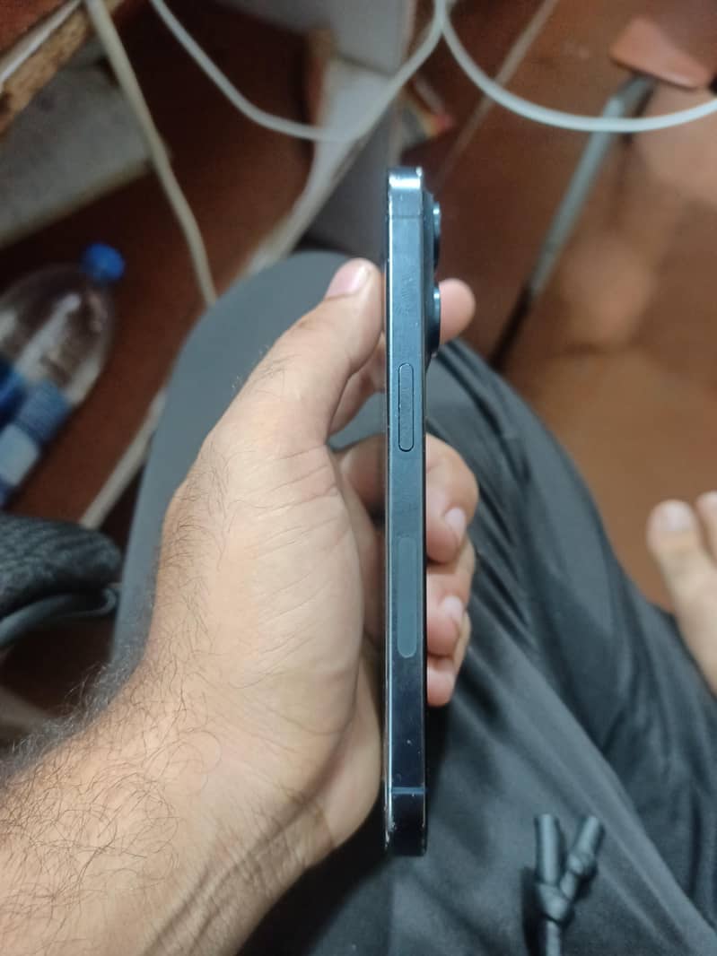 Apple iPhone 15 Pro 1