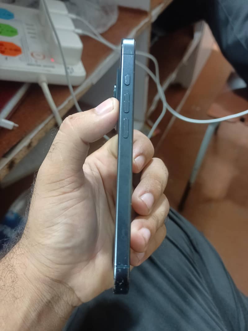 Apple iPhone 15 Pro 3