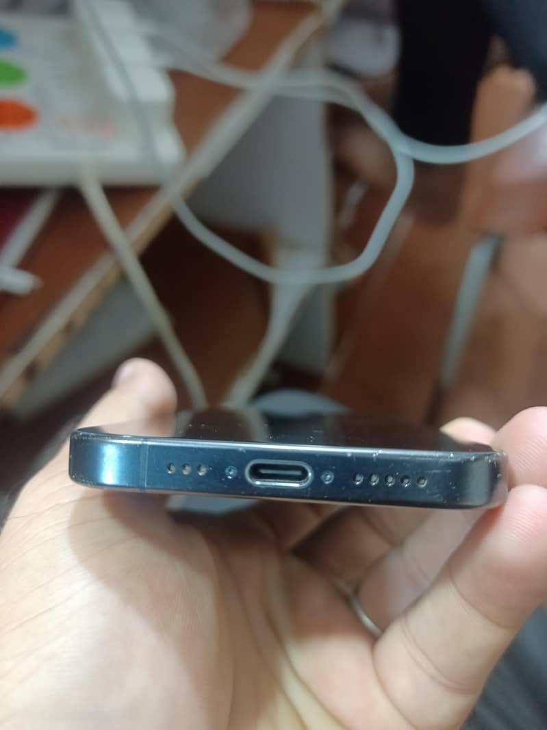 Apple iPhone 15 Pro 4