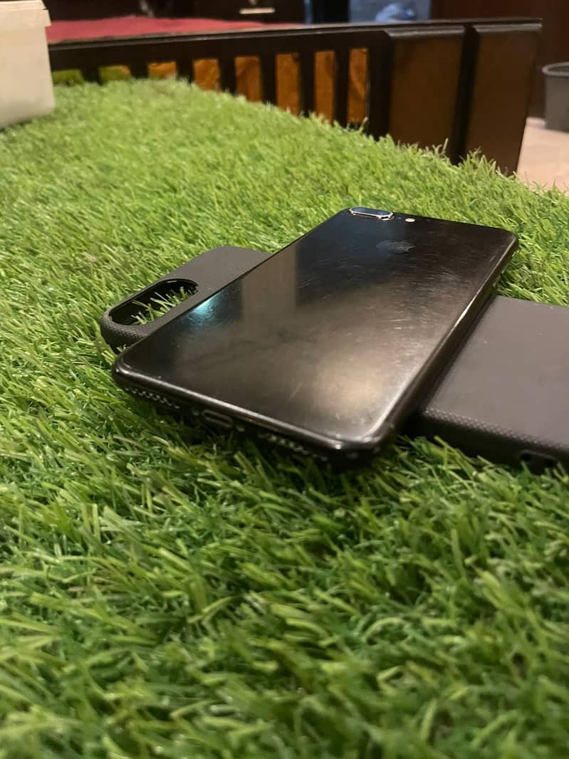 Apple iPhone 7 Plus 0